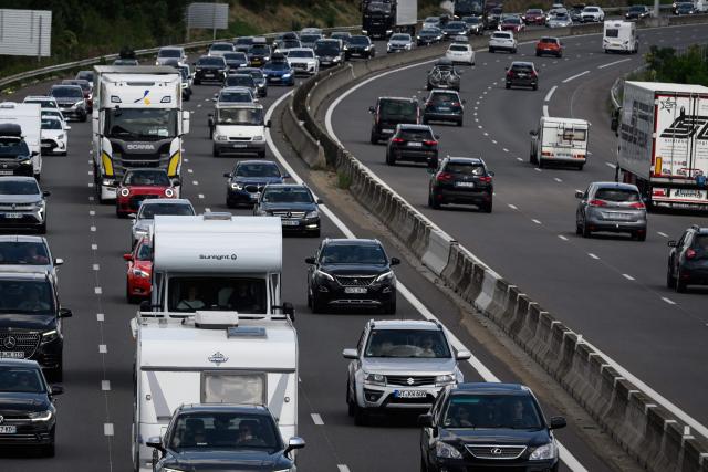 Vehicles are stuck in traffic on the A7 highway on the summer vacation route, near Chanas, during the first weekend of August of the French summer holiday season, on August 2, 2025. France has recorded heavy traffic congestion throughout the country on one of the busiest travel days of the year - known as the "Chasse-croise". (Photo by JEAN-PHILIPPE KSIAZEK / AFP)