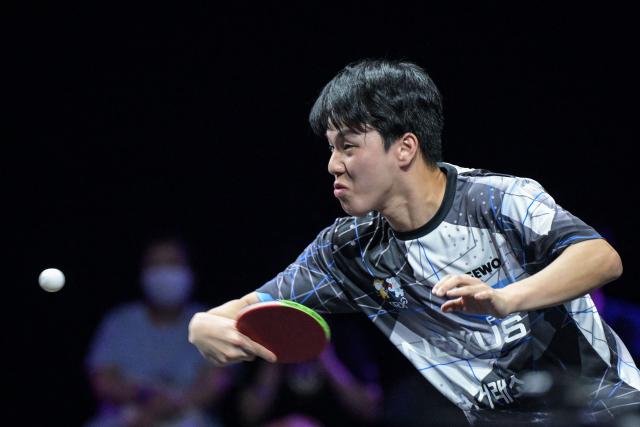 South Korea's An Jae-hyun hits a return against France's Felix Lebrun during their round-of-16 men's singles match at the WTT Champions Yokohama 2025 table tennis tournament in Yokohama, Kanagawa prefecture, south of Tokyo on August 9, 2025. (Photo by Richard A. Brooks / AFP)