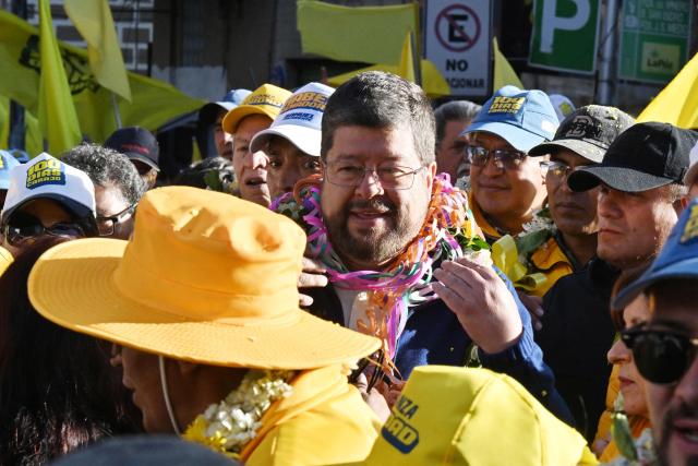 Bolivia's presidential candidate for the Alianza Unidad coalition, Samuel Doria Medina, talks to supporters during a campaign rally in La Paz on August 12, 2025. Bolivia will hold presidential election on August 17, 2025. (Photo by AIZAR RALDES / AFP)