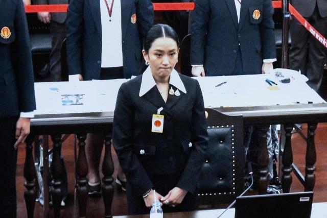 A monitor shows Thailand's suspended Prime Minister Paetongtarn Shinawatra during proceedings at the Constitutional Court in Bangkok on August 21, 2025. Thailand's suspended prime minister Paetongtarn Shinawatra testified on August 21 in a case seeking her removal from office over her handling of the kingdom's border row with Cambodia. (Photo by Chanakarn Laosarakham / AFP)