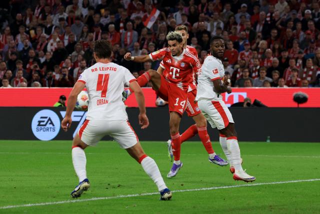 Bayern Munich's Colombian forward #14 Luis Diaz (2L) vies for the ball with Leipzig's Hungarian defender #04 Willi Orban (L) and Leipzig's German midfielder #17 Ridle Baku (R) during the German first division Bundesliga football match between FC Bayern Munich and RB Leipzig in Munich, southern Germany, on August 22, 2025. (Photo by Karl-Josef Hildenbrand / AFP) / DFL REGULATIONS PROHIBIT ANY USE OF PHOTOGRAPHS AS IMAGE SEQUENCES AND/OR QUASI-VIDEO