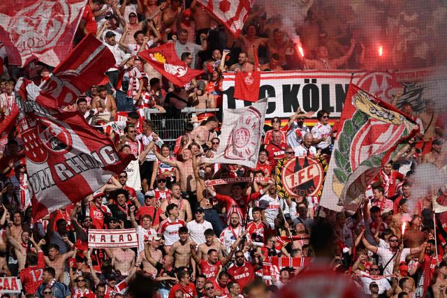 FC Cologne's fans celebrate the 0-1 during the German first division Bundesliga football match Mainz 05 v FC Cologne on August 24, 2025 in Mainz. (Photo by Kirill KUDRYAVTSEV / AFP) / DFL REGULATIONS PROHIBIT ANY USE OF PHOTOGRAPHS AS IMAGE SEQUENCES AND/OR QUASI-VIDEO