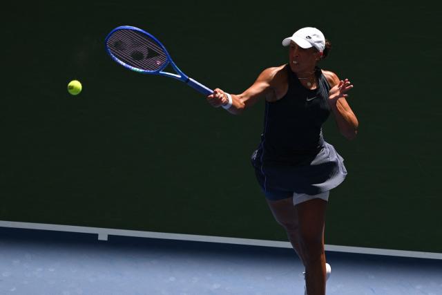 USA's Madison Keys plays a forehand return to Mexico's Renata Zarazua during their women's singles first round tennis match on day two of the US Open tennis tournament at the USTA Billie Jean King National Tennis Center in New York City, on August 25, 2025. (Photo by ANGELA WEISS / AFP)