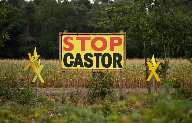 A sign against the Castor transports is seen at the Ahaus interim storage facility in Ahaus, western Germany on August 26, 2025. On August 26, 2025, the Federal Office for the Safety of Nuclear Waste Disposal (BASE) approved the controversial transport of nuclear waste from Juelich in the Rhineland to the interim storage facility in Ahaus in the Münsterland region. Spontaneous protests have now been announced in Juelich and Ahaus. (Photo by Ina FASSBENDER / AFP)