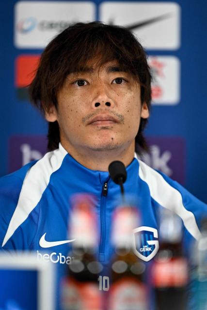 Genk's Japanese forward #10 Junya Ito attends a press conference in Genk on August 27, 2025, on the eve of their UEFA Europa League 2nd leg play off football match against KKS Lech Poznan. (Photo by Johan Eyckens / Belga / AFP) / Belgium OUT