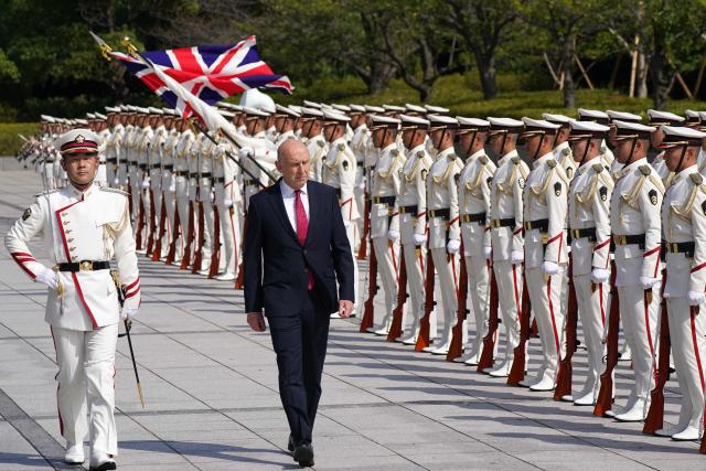Britain's Defence Secretary John Healey (R) inspects an honour guard during a ceremonial welcome at the Ministry of Defence in Tokyo on August 28, 2025. (Photo by Kazuhiro NOGI / AFP)