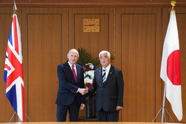 Britain's Defence Secretary John Healey (L) and Japan's Defence Minister Gen Nakatani shake hands at the beginning of their meeting at the Ministry of Defence in Tokyo on August 28, 2025. (Photo by Kazuhiro NOGI / AFP)