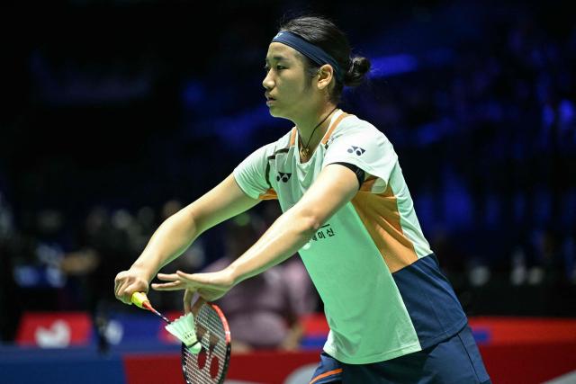 South Korea's An Se-young prepares to hit the shuttlecock as she plays against Canada's Michelle Li (unseen) during their women's single match at the Badminton BWF World Championships at the Adidas Arena in Paris, on August 28, 2025. (Photo by Bertrand GUAY / AFP)