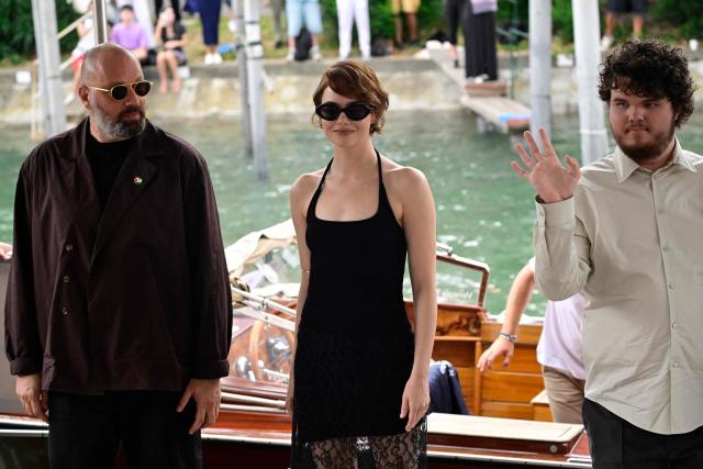 Greek director and screenwriter Yorgos Lanthimos (L), US actress Emma Stone and US actor Aidan Delbis arrive at the Excelsior pier during the 82nd Venice International Film Festival at Venice Lido, on August 28, 2025. (Photo by Tiziana FABI / AFP)
