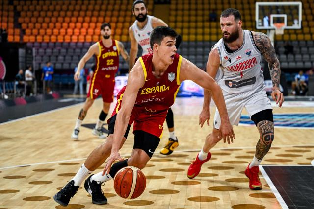 Georgia's forward #05 Alexandre Mamukelashvili marks Spain's power forward #04 Jaime Pradilla during the FIBA EuroBasket 2025 basketball match between Georgia and Spain at Spyros Kyprianou Arena in Limassol on August 28, 2025. (Photo by Jewel SAMAD / AFP)