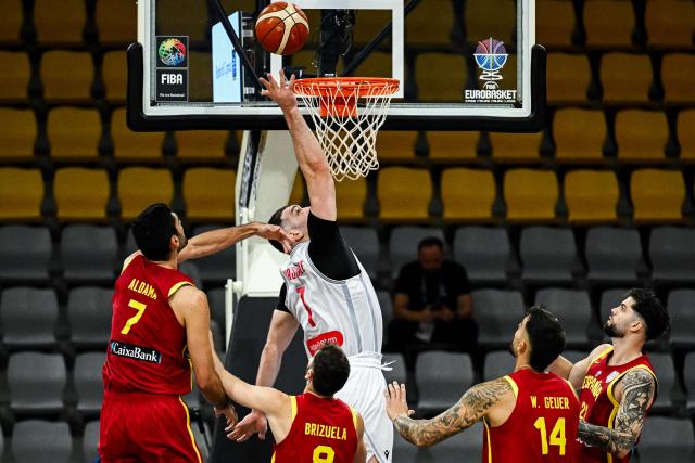Spain's players mark Georgia's power forward #07 Beka Burkhanadze as he scores during the FIBA EuroBasket 2025 basketball match between Georgia and Spain at Spyros Kyprianou Arena in Limassol on August 28, 2025. (Photo by Jewel SAMAD / AFP)