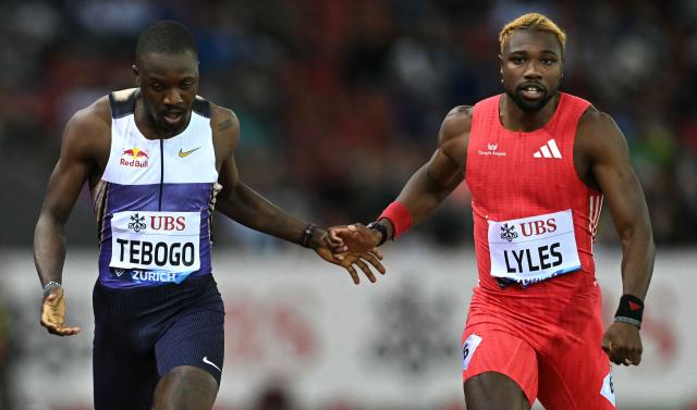 TOPSHOT - US Noah Lyles (R) competes to win next to second-placed Botswana's Letsile Tebogo the 200m Men event of the Diamond League athletics meeting "Weltklasse" at the Letzigrund stadium in Zurich, on August 28, 2025. (Photo by Fabrice COFFRINI / AFP)