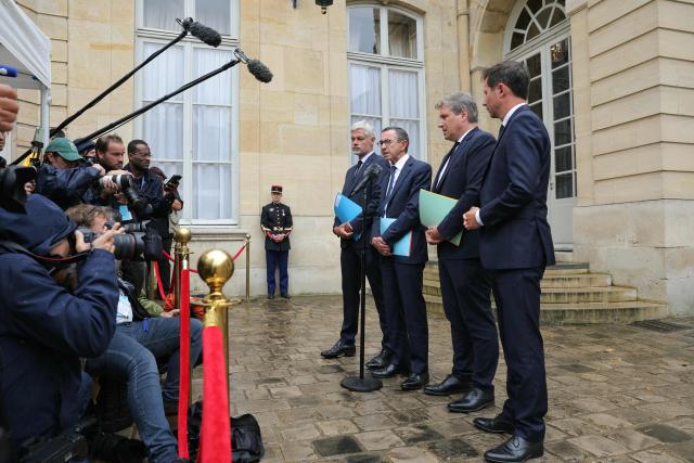 President of French right-wing Les Republicains (LR) party, France's Minister of the Interior Bruno Retailleau (2nd L), President of the Droite Republicaine group at the National Assembly Laurent Wauquiez (L), President of Les Republicains group at the Senate Mathieu Darnaud (2nd R) and Executive Vice President of Les Republicains Francois-Xavier Bellamy (R) deliver a statement to journalists after attending a meeting with France's Prime Minister as part of political consultations at the Hotel de Matignon in Paris, on September 2, 2025, a week before the French National Assembly's vote of confidence. (Photo by Thomas SAMSON / AFP)
