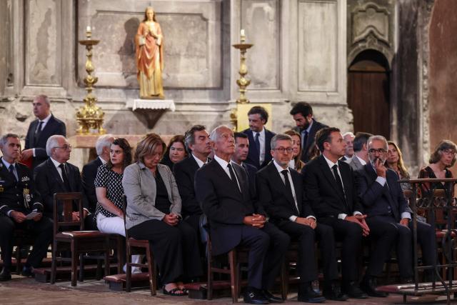 (L to R, first row) Portugal's President Marcelo Rebelo de Sousa, Lisbon's Mayor Carlos Moedas, Prime Minister Luis Montenegro, and Foreign Affairs Minister Paulo Rangel attend a memorial mass for the victims of the Gloria funicular accident at Sao Domingos Church in Lisbon on September 4, 2025. Portugal held a day of national mourning on Thursday after one of Lisbon's famous funicular trains violently derailed and killed 16 people, including foreigners, and leaving five seriously injured. (Photo by PATRICIA DE MELO MOREIRA / AFP)