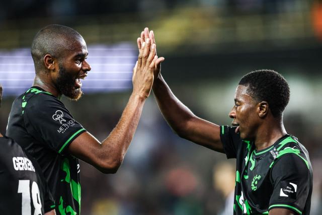 Cercle Brugge's Ecuadorian forward #11 Alan Minda (R) celebrates with a teammate after scoring a goal during their Belgian Pro League football match between Cercle Brugge K.S.V. and Sint-Truidense V.V., at the Jan Breydel Stadium in Brugge on August 29, 2025. (Photo by BRUNO FAHY / Belga / AFP) / Belgium OUT