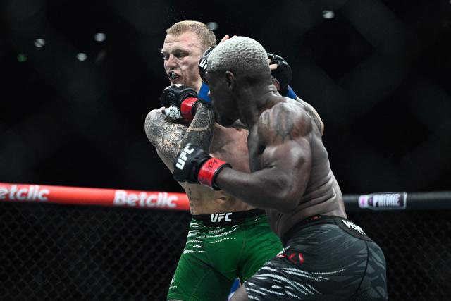 Belgium's Bolaji Oki (R) fights against Wales's Mason Jones during their mixed martial arts at the 4th edition of the Ultimate Fighting Championship (UFC) lightweights at the Bercy Accor Arena, in Paris, on September 6, 2025. (Photo by JULIEN DE ROSA / AFP)