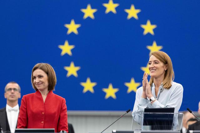 European Parliament President Roberta Metsola (R) applauds Moldova's President Maia Sandu  at the EU Parliament, in Strasbourg, north eastern France, on September 9, 2025. (Photo by ROMEO BOETZLE / AFP)