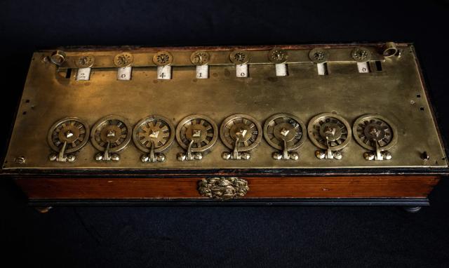 This photograph shows La Pascaline, first mechanical calculating machine invented by French polymathe Blaise Pascal displayed at the Christie's auction house in Paris, on September 11, 2025. This model, the only one known to have been used for calculating land surveys, is expected to change hands for between Ђ2 millions and Ђ3 millions. (Photo by STEPHANE DE SAKUTIN / AFP)