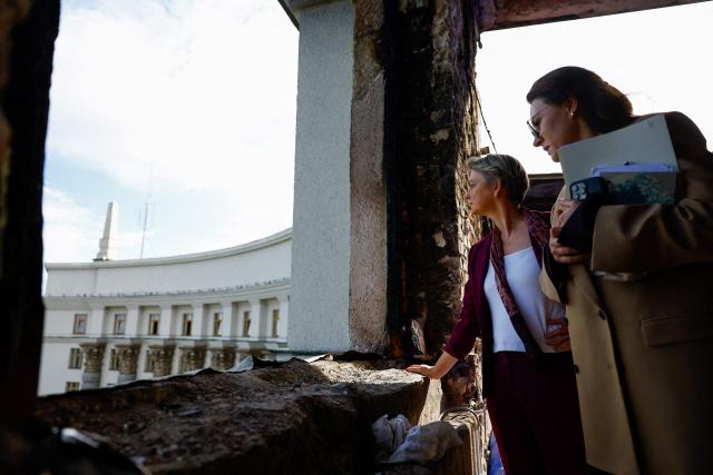 Britain's Foreign Secretary Yvette Cooper (L) and Ukraine's Prime Minister Yulia Svyrydenko visit the headquarters of the Ukrainian Cabinet of Ministers, damaged during the September 7 missile and drone attack, in Kyiv, on September 12, 2025, amid the Russian invasion of Ukraine. (Photo by Valentyn Ogirenko / POOL / AFP)