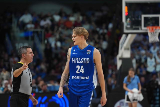 Finland's forward #24 Miikka Muurinen (R) chats with Spanish referee Antonio Conde during the FIBA EuroBasket 2025 semi-final basketball match between Germany and Finland in Riga, Latvia, on September 12, 2025. (Photo by Gints Ivuskans / AFP)
