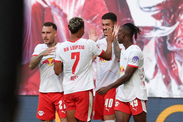 Leipzig's Brazilian forward #40 Romulo Cardoso (2nd R) celebrates scoring the 2-0 goal with his teammates during the German first division Bundesliga football match between RB Leipzig and 1. FC Heidenheim 1846 in Leipzig on August 30, 2025. (Photo by Ronny HARTMANN / AFP) / DFL REGULATIONS PROHIBIT ANY USE OF PHOTOGRAPHS AS IMAGE SEQUENCES AND/OR QUASI-VIDEO