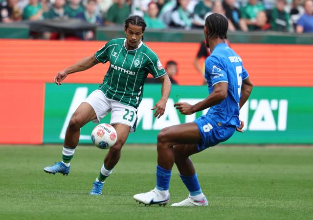 Bremen's Swiss defender #22 Isaac Schmidt (L) and Bayer Leverkusen's French defender #05 Loic Bade vie for the ball during the German first division Bundesliga football match between Werder Bremen and Bayer Leverkusen in Bremen on August 30, 2025. (Photo by Ibrahim OT / AFP) / DFL REGULATIONS PROHIBIT ANY USE OF PHOTOGRAPHS AS IMAGE SEQUENCES AND/OR QUASI-VIDEO