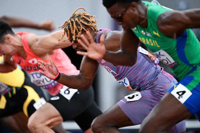 TOPSHOT - US' athlete Noah Lyles (C) competes in the men's 100m heats during the World Athletics Championships in Tokyo on September 13, 2025. (Photo by Kirill KUDRYAVTSEV / AFP)