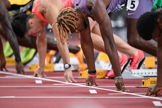 US' athlete Noah Lyles (C) takes his position at the start line of the men's 100m heats during the World Athletics Championships in Tokyo on September 13, 2025. (Photo by Kirill KUDRYAVTSEV / AFP)