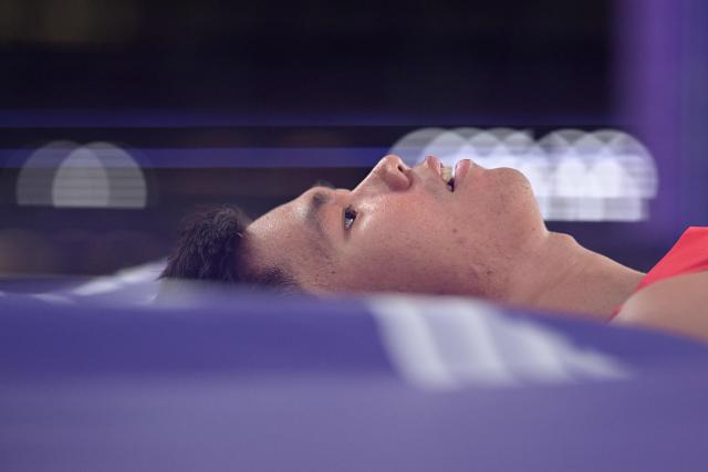 Philippines' athlete Ernest John Obiena reacts after a failed attempt in the men's pole vault qualification during the World Athletics Championships in Tokyo on September 13, 2025. (Photo by Kirill KUDRYAVTSEV / AFP)