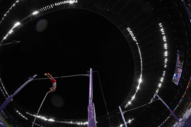 France's athlete Renaud Lavillenie competes in the men's pole vault qualification during the World Athletics Championships in Tokyo on September 13, 2025. (Photo by Kirill KUDRYAVTSEV / AFP)