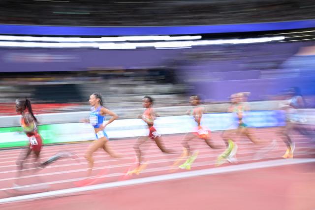 Kenya's athlete Beatrice Chebet (C) competes in the women's 10000m final during the World Athletics Championships in Tokyo on September 13, 2025. (Photo by Kirill KUDRYAVTSEV / AFP)