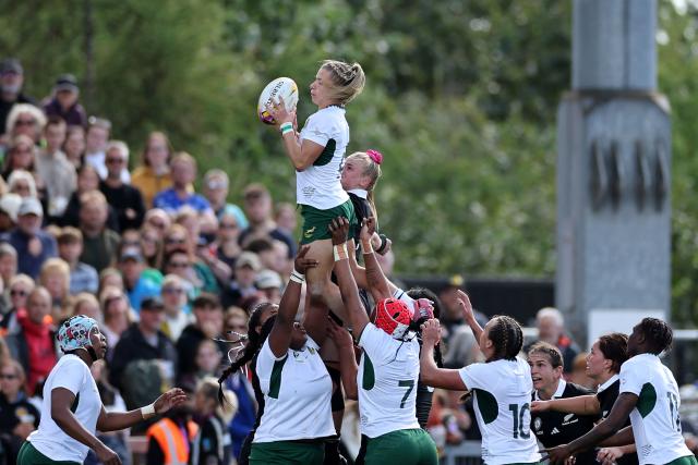 South Africa's scrum half Nadine Roos catches the ball in a line out during the Women’s Rugby World Cup quarter-final between New Zealand and South Africa at Sandy Park, Exeter, southwest England, on September 13, 2025. (Photo by Adrian Dennis / AFP)