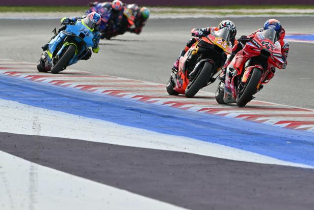 Ducati Lenovo Team's Italian MotoGP rider Francesco Bagnaia (R) and Red Bull KTM Tech3 team's Italian MotoGp rider Enea Bastianini (2R) compete during the San Marino Moto GP Sprint Race at the Misano World Circuit Marco Simoncelli, in Misano Adriatico, northern Italy, on September 13, 2025. (Photo by Andreas SOLARO / AFP)