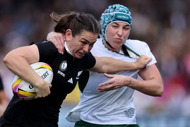 New Zealand's hooker Georgia Ponsonby battles for the ball with South Africa's lock Danelle Lochner during the Women’s Rugby World Cup quarter-final between New Zealand and South Africa at Sandy Park, Exeter, southwest England, on September 13, 2025. (Photo by Adrian Dennis / AFP)