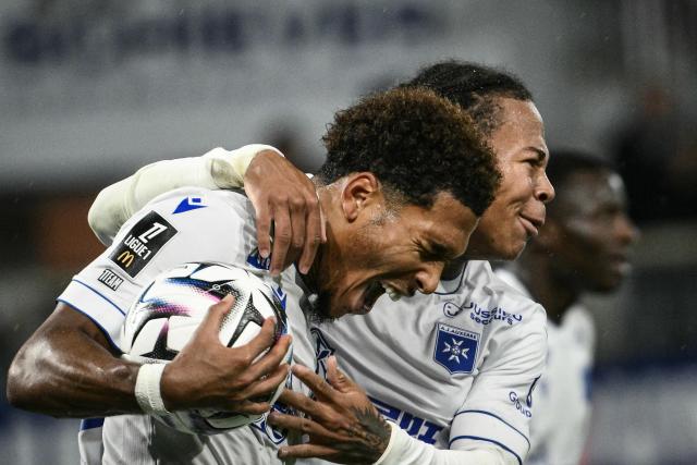 Auxerre's Cameroonian forward #19 Danny Namaso (L) celebrates with his teammate Auxerre's French midfielder #05 Kevin Danois after Monaco scored an own goal during the French L1 football match between AJ Auxerre and AS Monaco at the Stade de l'Abbe-Deschamps in Auxerre, central France, on September 13, 2025. (Photo by ARNAUD FINISTRE / AFP)