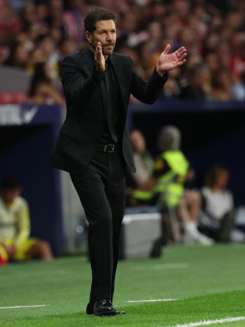 Atletico Madrid's Argentine coach Diego Simeone gestures during the Spanish league football match between Club Atletico de Madrid and Villarreal CF at the Metropolitano Stadium in Madrid on September 13, 2025. (Photo by Thomas COEX / AFP)