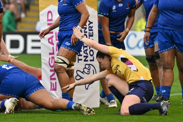 New Zealand referee Maggie Cogger-Orr indicates a try, England's third during the Women’s Rugby World Cup pool A match between England and Samoa at Franklin's Gardens, Northampton, central England, on August 30, 2025. (Photo by Glyn KIRK / AFP)