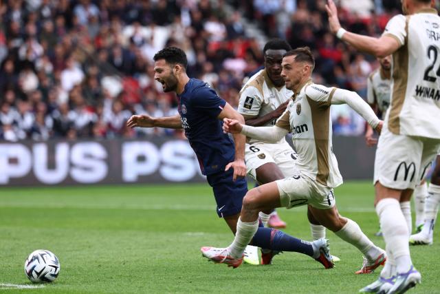 Paris Saint-Germain's Portuguese forward #09 Goncalo Ramos (L) falls as he fights for the ball with Lens' French defender #02 Ruben Aguilar (R) and Lens' Austrian defender #06 Samson Baidoo (C) during the French L1 football match between Paris Saint-Germain (PSG) and RC Lens at the Parc des Princes stadium in Paris, on September 14, 2025. (Photo by FRANCK FIFE / AFP)