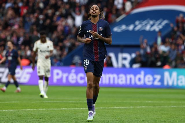 Paris Saint-Germain's French forward #29 Bradley Barcola  celebrates after scoring his team's second goal during the French L1 football match between Paris Saint-Germain (PSG) and RC Lens at the Parc des Princes stadium in Paris, on September 14, 2025. (Photo by FRANCK FIFE / AFP)