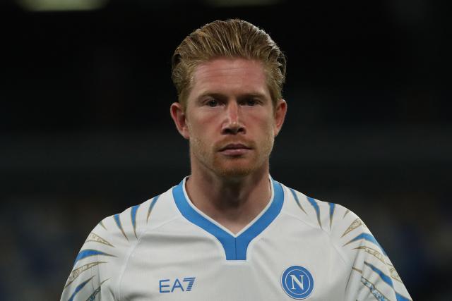 Napoli's Belgian midfielder #11 Kevin De Bruyne takes part in the warm up ahead of the Italian Serie A football match SSC Napoli vs Cagliari Calcio on August 30, 2025 at the Diego Armando-Maradona stadium. (Photo by CARLO HERMANN / AFP)