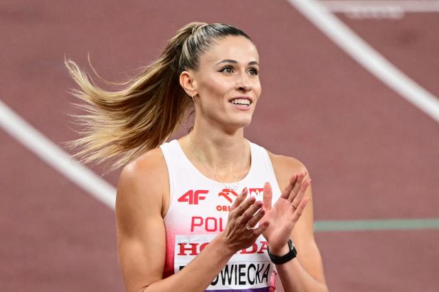 Poland's athlete Natalia Bukowiecka reacts after competing in the women's 400m semi-final during the World Athletics Championships in Tokyo on September 16, 2025. (Photo by Yuichi YAMAZAKI / AFP)