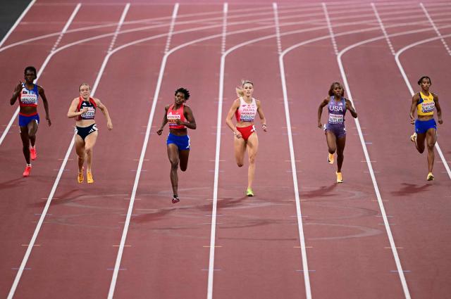 (L-R) Haiti's athlete Wadeline Venlogh, Norway's athlete Henriette Jaeger, Dominican Republic's athlete Marileidy Paulino Poland's athlete Natalia Bukowiecka, US' athlete Aaliyah Butler and Barbados' athlete Sada Williams compete in the women's 400m semi-final during the World Athletics Championships in Tokyo on September 16, 2025. (Photo by Yuichi YAMAZAKI / AFP)