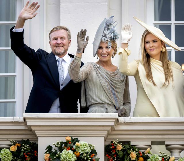 (From L) King Willem-Alexander, Queen Maxima and   of the Netherlands wave to attendees from the balcony of Noordeinde Palace during Prinsjesdag (Prince's Day), in The Hague, on September 16, 2025. Prince's Day, also known as Budget Day, is the traditional opening of the Dutch parliamentary year, with the King delivering the "Speech from the Throne". (Photo by Sem van der Wal / ANP / AFP) / Netherlands OUT