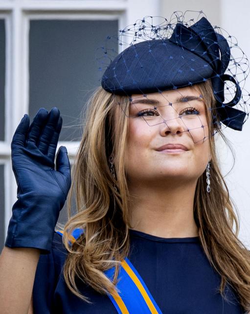 Princess Ariane of the Netherlands waves to attendees from the balcony of Noordeinde Palace during Prinsjesdag (Prince's Day), in The Hague, on September 16, 2025. Prince's Day, also known as Budget Day, is the traditional opening of the Dutch parliamentary year, with the King delivering the "Speech from the Throne". (Photo by Sem van der Wal / ANP / AFP) / Netherlands OUT