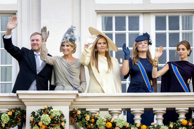 (From L) King Willem-Alexander, Queen Maxima, Princess Amalia, Princess Ariane, and Princess Alexia of the Netherlands wave to attendees from the balcony of Noordeinde Palace during Prinsjesdag (Prince's Day), in The Hague, on September 16, 2025. Prince's Day, also known as Budget Day, is the traditional opening of the Dutch parliamentary year, with the King delivering the "Speech from the Throne". (Photo by Sem van der Wal / ANP / AFP) / Netherlands OUT