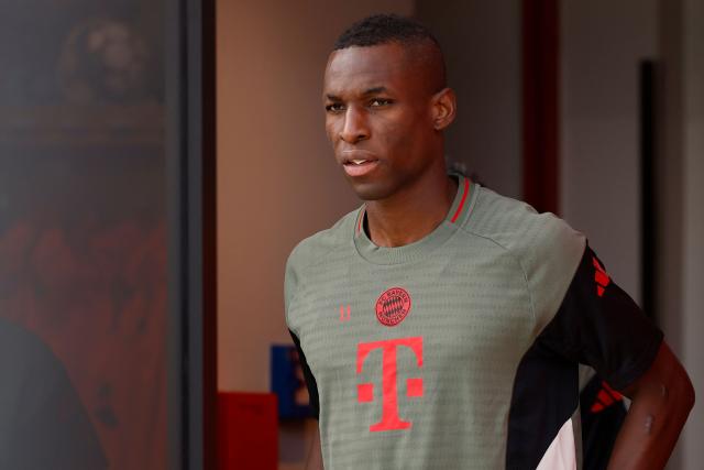 Bayern Munich's Senegalese forward #11 Nicolas Jackson arrives to take part in a training session in Munich, southern Germany, on September 16, 2025, on the eve of the UEFA Champions League first round day 1 football match between FC Bayern Munich and Chelsea. (Photo by Alexandra BEIER / AFP)