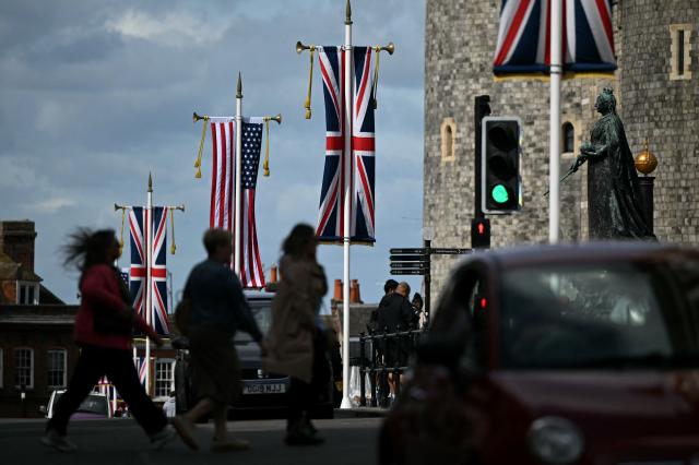 US and Union Jack flags fly from poles outside Windsor Castle in Windsor, on September 16, 2025, on the eve of a State Visit by the US President and the First Lady. Donald Trump lands in Britain on Tuesday for an historic second state visit that will see the UK government spare no effort in trying to flatter the mercurial American president. (Photo by JUSTIN TALLIS / AFP)