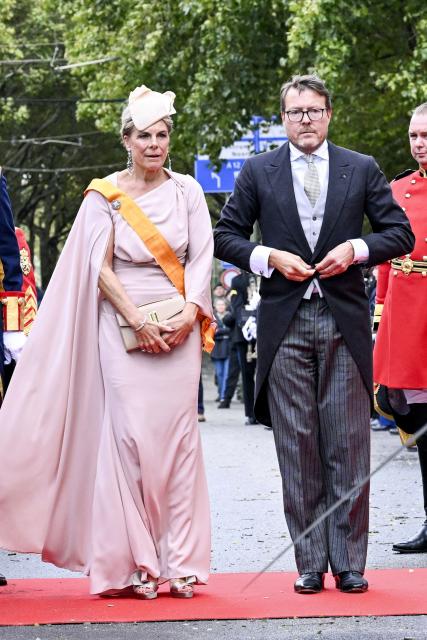Princess Laurentien and Prince Constantijn of Netherlands arrive at the Royal Theatre for the "Speech from the Throne" during Prinsjesdag (Budget Day). in The Hague, on September 16, 2025. Prince's Day, also known as Budget Day, is the traditional opening of the Dutch parliamentary year, with the King delivering the "Speech from the Throne". (Photo by Patrick Van EMST / ANP / AFP) / Netherlands OUT