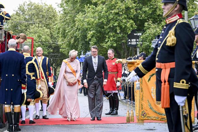 Princess Laurentien and Prince Constantijn of Netherlands arrive at the Royal Theatre for the "Speech from the Throne" during Prinsjesdag (Budget Day). in The Hague, on September 16, 2025. Prince's Day, also known as Budget Day, is the traditional opening of the Dutch parliamentary year, with the King delivering the "Speech from the Throne". (Photo by Patrick Van EMST / ANP / AFP) / Netherlands OUT