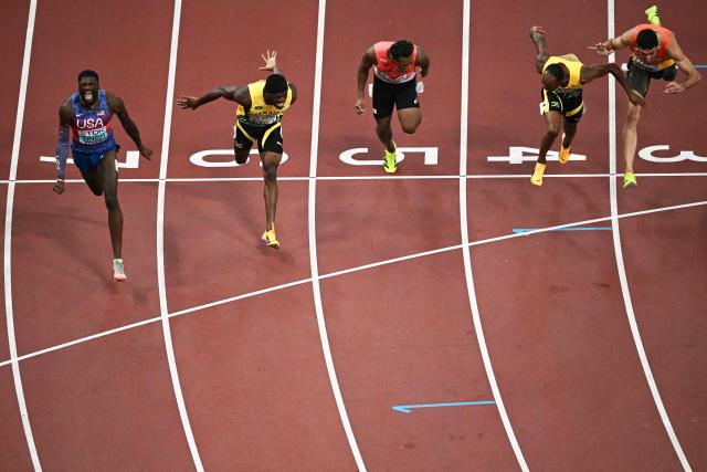 US' athlete Cordell Tinch, Jamaica's athlete Orlando Bennett, Japan's athlete Rachid Muratake, Jamaica's athlete Tyler Mason and Spain's athlete Enrique Llopis cross the finish line in the men's 110m hurdles final during the World Athletics Championships in Tokyo on September 16, 2025. (Photo by Philip FONG / AFP)